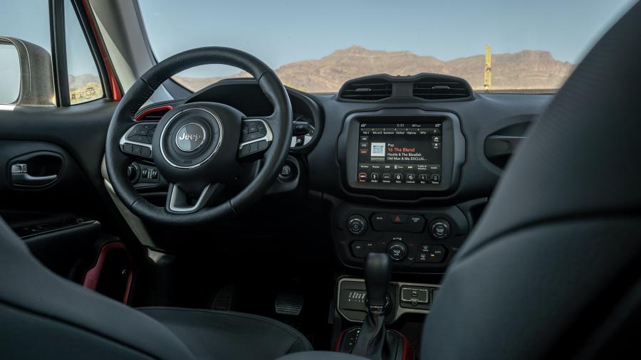 Торпедо Jeep Renegade Trailhawk (BU) 2018 года  (NA) (фото 34 из 40)